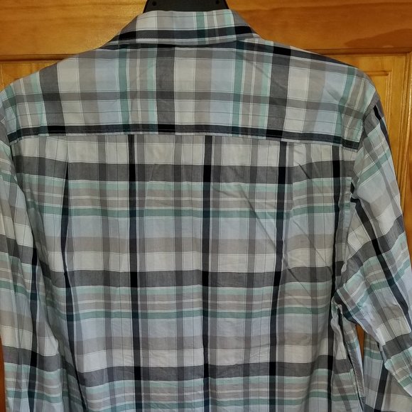 Button down - Picture 2 of 3